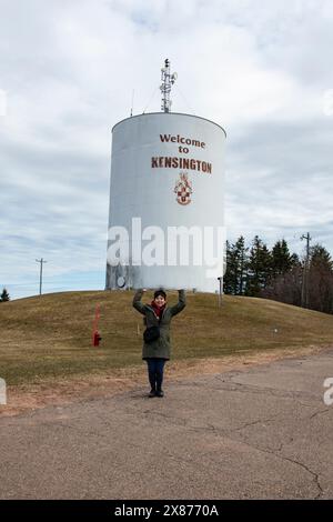 Cartello di benvenuto a Kensington su una torre d'acqua a Prince Edward Island, Canada Foto Stock