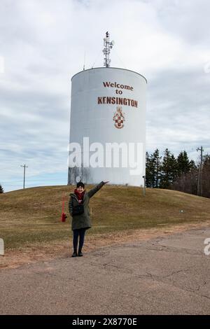 Cartello di benvenuto a Kensington su una torre d'acqua a Prince Edward Island, Canada Foto Stock