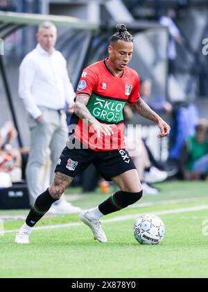 Nijmegen, Paesi Bassi. 23 maggio 2024. NIJMEGEN, PAESI BASSI - 23 MAGGIO: Il Tjaronn Chery del NEC corre con il pallone durante la semifinale dei play-off dell'European League tra il NEC e il Go Ahead Eagles al Goffertstadion il 23 maggio 2024 a Nijmegen, Paesi Bassi. (Foto di Henny Meyerink/BSR Agency) credito: BSR Agency/Alamy Live News Foto Stock