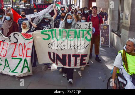 Londra, Regno Unito. 23 maggio 2024. Gli studenti marciano fuori dall'LSE e dal King's College di Londra in solidarietà con la Palestina mentre Israele continua i suoi attacchi a Gaza. Crediti: Vuk Valcic/Alamy Live News Foto Stock