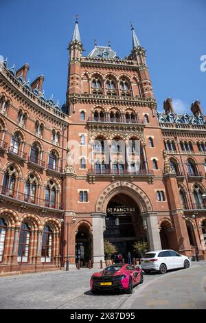 St Pancras Station e Midland Hotel, Londra, Regno Unito Foto Stock