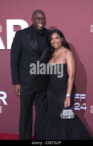 Magic Johnson e Cookie Johnson partecipano alla 30a edizione del Gala amfAR durante il 77° Festival di Cannes a Cannes, in Francia. Data foto: Giovedì 23 maggio 2024. Foto Stock