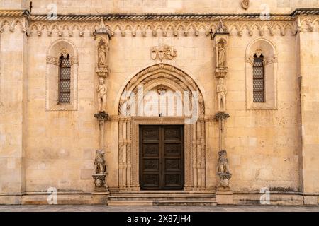 Kathedrale des heiligen Jakob Portal der Kathedrale des heiligen Jakob, UNESCO Welterbe a Sibenik, Kroatien, Europa *** Cattedrale di St. James Portal Foto Stock