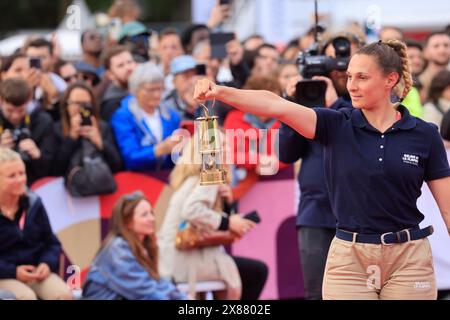 Bordeaux, Francia. 23 maggio 2024. Arrivo e partenza della fiamma dei Giochi Olimpici del 2024 in Place des Quinconces a Bordeaux. Lo chef stellato Thierry Marx è l'ultimo portatore ad illuminare il calderone. Bordeaux, Gironda, nuova Aquitania, Francia, Europa. Crediti: Foto di Hugo Martin/Alamy Live News. Foto Stock