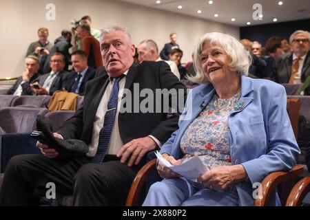 Londra, Regno Unito. 23 maggio 2023. Lee Anderson (L), ex presidente del Partito Conservatore e Ann Widdecombe (R), portavoce della riforma dell'immigrazione nel Regno Unito partecipano al lancio della campagna elettorale Reform UK a Londra. Il primo ministro Rishi Sunak ha annunciato le elezioni generali del 4 luglio 2024. (Foto di Steve Taylor/SOPA Images/Sipa USA) credito: SIPA USA/Alamy Live News Foto Stock