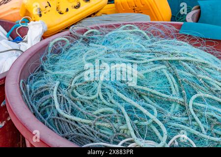 Vecchie reti da pesca riparate e preparate per una battuta di pesca Rovigno Croazia Istria Foto Stock