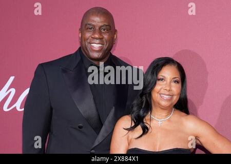 Magic Johnson und Cookie Johnson bei der Amfar Gala am 23.05.2024 im Rahmen vom 77. Festival di Cannes Festival di Cannes 2024 - Amfar Gala *** Magic Johnson e Cookie Johnson al Galà di Amfar del 23 05 2024 nell'ambito del 77 Festival di Cannes Festival di Cannes 2024 Amfar Gala Foto Stock