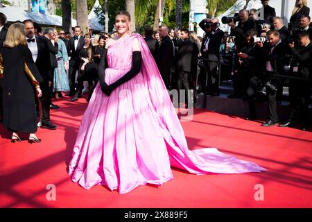 Cannes, Francia. 23 maggio 2024. Il presidente della giuria, Greta Gerwig, partecipa al Red carpet del film "l'Amour ouf" alla 77a edizione del Festival di Cannes a Cannes, Francia meridionale, il 23 maggio 2024. (Foto di Daniele Cifala/NurPhoto) credito: NurPhoto SRL/Alamy Live News Foto Stock