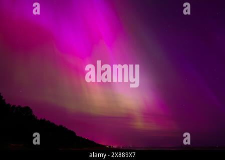 Aurora Boreale sulla costa di Jurmala vicino a riga, Lettonia di notte Foto Stock