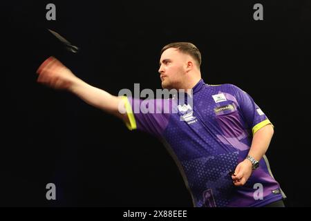 23 maggio 2024; O2 Arena, Londra, Inghilterra; 2024 PDC Premier League Darts London, Play off; Luke Littler in azione contro Luke Humphries. Foto Stock