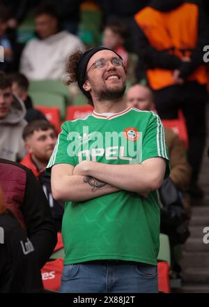 Dublino, Irlanda. 22 maggio 2024. Un tifoso che indossa una maglia da calcio della Repubblica d'Irlanda reagisce prima della partita di UEFA Europa League all'Aviva Stadium di Dublino. Il credito per immagini dovrebbe essere: Jonathan Moscrop/Sportimage Credit: Sportimage Ltd/Alamy Live News Foto Stock