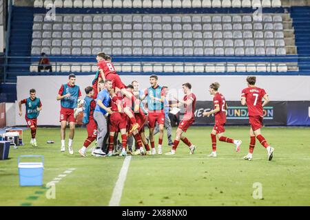 Larnaca, Cipro. 23 maggio 2024. La Serbia U17 celebra l'equalizzazione, Larnaca, Cipro, il maggio. 23, 2024. Cipro U17 gioca contro la Serbia U17 allo stadio Antonis Papadopoulos, durante il giorno 2 del gruppo A del Campionato europeo UEFA UNDER-17, dove la Serbia ha vinto 3-1 e si è qualificata per il turno successivo, mentre Cipro è stata eliminata. (Foto di Kostas Pikoulas/Sipa USA). Crediti: SIPA USA/Alamy Live News Foto Stock