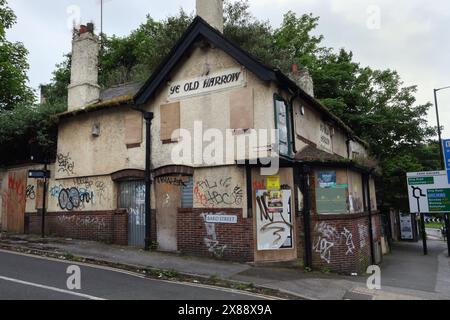 Lo Ye Old Harrow è un pub chiuso vicino al centro di Sheffield, Inghilterra, Regno Unito, città del centro storico britannico Foto Stock