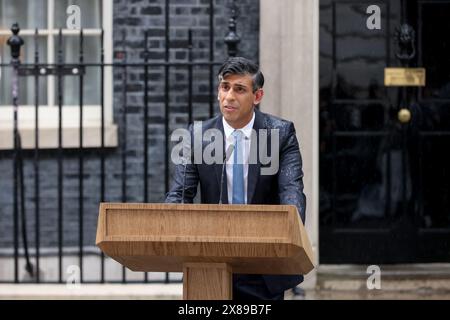Pechino, Cina. 24 maggio 2024. Il primo ministro britannico Rishi Sunak parla fuori 10 Downing Street a Londra, in Gran Bretagna, il 22 maggio 2024. Sunak ha annunciato mercoledì che il paese terrà le elezioni generali il 4 luglio. Crediti: Xinhua/Alamy Live News Foto Stock