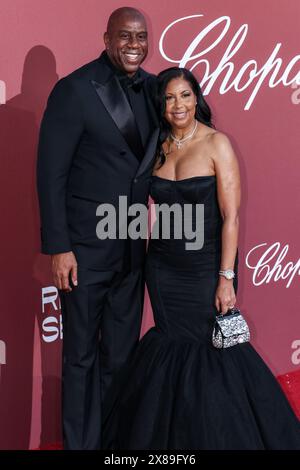 Antibes, Francia. 23 maggio 2024. CANNES - 23 MAGGIO: Magic Johnson e Cookie Johnson partecipano all'amfAR Cannes Gala 30esima edizione presentato da Chopard e dal Red Sea International Film Festival all'Hotel du Cap-Eden-Roc il 23 maggio 2024 a Cap d'Antibes, Francia. (Foto di Lyvans Boolaky/ÙPtertainment/Sipa USA) credito: SIPA USA/Alamy Live News Foto Stock