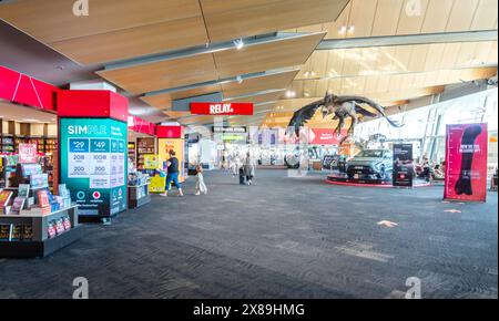 Primo livello all'interno del terminal dell'aeroporto internazionale di Wellington. Foto Stock