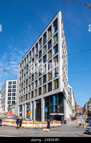 Moderna architettura dell'edificio di uffici Lyyra di recente costruzione nel quartiere Kallio di Helsinki, Finlandia Foto Stock