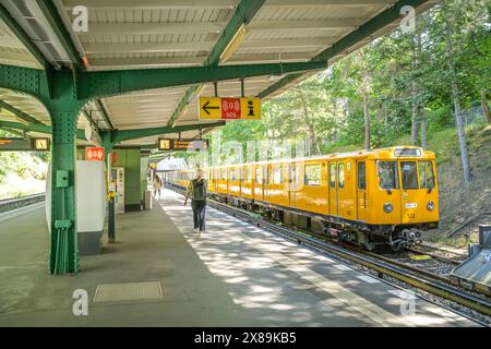 U-Bahnhof Krumme Lanke, Zehlendorf, Bezirk Steglitz-Zehlendorf, Berlino, Germania Foto Stock