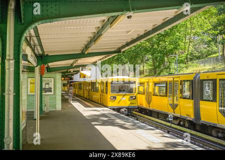 U-Bahnhof Krumme Lanke, Zehlendorf, Bezirk Steglitz-Zehlendorf, Berlino, Germania Foto Stock