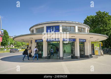 U-Bahnhof Krumme Lanke, Zehlendorf, Bezirk Steglitz-Zehlendorf, Berlino, Deutschland *** stazione della metropolitana Krumme Lanke, Zehlendorf, quartiere Steglitz Zehlendorf, Berlino, Germania Foto Stock