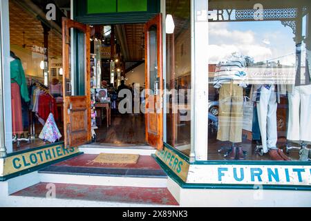 Centro città di Bellingen, Hammond e Wheatley Commercial Emporium, edificio storico in hyde Street, nuovo Galles del Sud, Australia Foto Stock