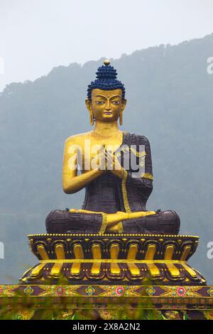 Parco del Buddha di Ravangla, noto anche come Tathagata TSAL con statua del Buddha di 130 piedi di altezza, Ravangla, Sikkim, India. Foto Stock