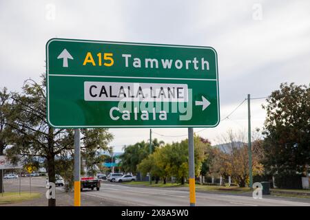 Tamworth, città regionale nel nuovo Galles del Sud, cartello con le indicazioni per Tamworth e Calala, NSW, Australia Foto Stock