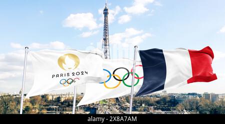 Vista dall'alto della bandiera dei giochi olimpici francesi 2024 con texture grunge. nessun flagpole. Design del piano, layout. Logo ufficiale di SOG 2024 a Parigi Foto Stock