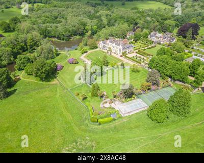 vista aerea della casa elisabettiana privata del parco cuckfield nel villaggio cuckfield del sussex occidentale Foto Stock