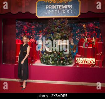 UMA THURMAN INAUGURATES THE CHRISTMAS WINDOWS FOR PRINTEMPS DEPARTMENT STORE FOR JIMMY CHOO Foto Stock