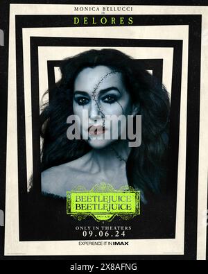 Beetlejuice Beetlejuice (2024) diretto da Tim Burton e interpretato da Monica Bellucci nel ruolo di Delores in questo attesissimo sequel dell'originale del 1988 su un fantasma reclutato per aiutare a perseguitare una casa. Poster di caratteri USA ***SOLO PER USO EDITORIALE***. Crediti: BFA / Warner Bros Foto Stock