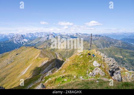 Cima dell'Hochspitz o Monte Vacomun, vista della cresta montuosa del Carnic Main Ridge, Carnic High Trail, Carnic Main Ridge, Carnic Alps, Cari Foto Stock