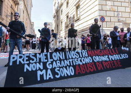 Palermo, Italia. 23 maggio 2024. Flash Mob della nostra violenza contro la violenza del governo di Giorgia Meloni. (Foto di Antonio Melita/Pacific Press) credito: Pacific Press Media Production Corp./Alamy Live News Foto Stock