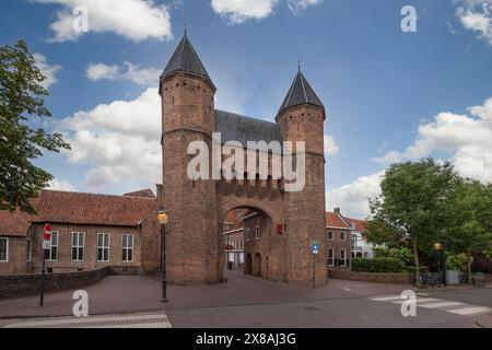 Porta della città vecchia ad Amersfoort - Kamperbinnenpoort, parte delle prime mura della città e fu costruita nella seconda metà del XIII secolo. Foto Stock