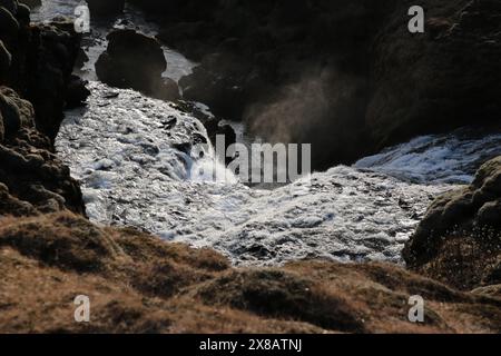Islanda - 2024 05 01, immagine del paesaggio islandese, cascata Skogafoss, Foto Stock