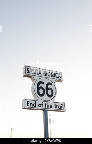 Molo di Santa Monica, fine della Route 66, insegna a Los Angeles Foto Stock
