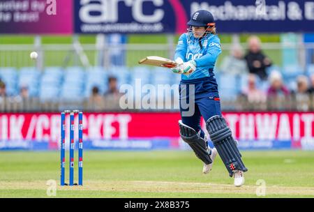 Tammy Beaumont batte per l'Inghilterra in un One Day International match tra Inghilterra e Pakistan Foto Stock