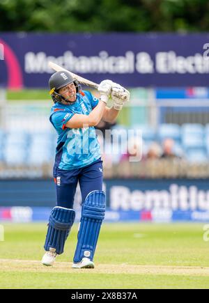 Il capitano inglese Heather Knight batte in una partita internazionale di un giorno tra Inghilterra e Pakistan Foto Stock