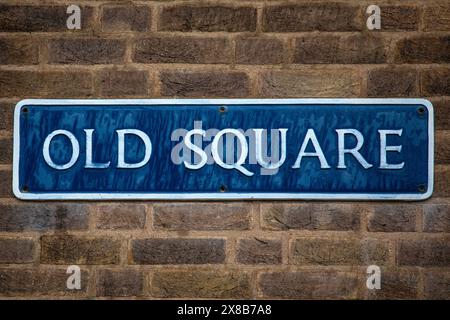 Cartello stradale per Old Square nella città mercato di Warwick nel Regno Unito. Foto Stock