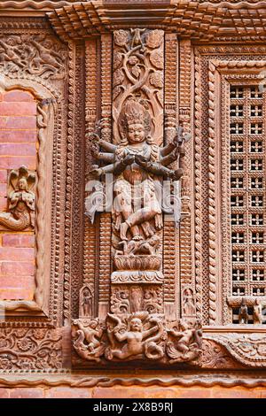 Statua di Bhairava intagliata in legno in Piazza Durbar di Kathmandu, Kathmandu, Nepal. Foto Stock
