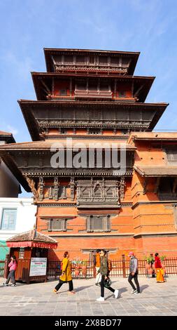 NEPAL, KATHMANDU, dicembre 2023, turista al Nine Storey Palace, Kathmandu Durbar Square Foto Stock