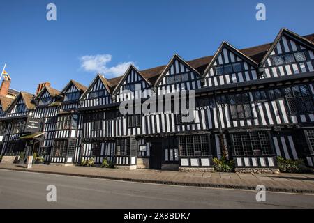 Stratford-upon-Avon, Regno Unito - 12 febbraio 2024: L'esterno del Mercure Shakespeare Hostelrie Hotel, situato in Chapel Street a Stratford-upon-Avon Foto Stock