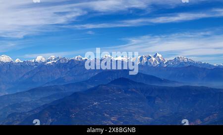 Splendida vista della catena montuosa di Annapoorna, Sailung, Nepal. Foto Stock