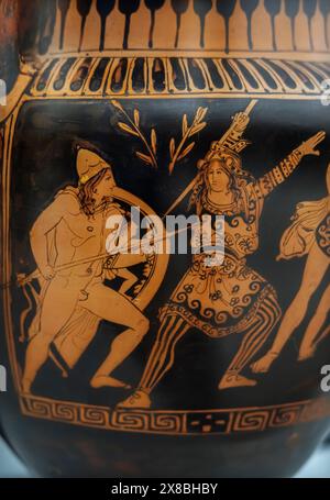 Amazonomachia: Attico Nikosthenic-figure rosse Krater, lato A ('Amazzoni in lotta con Greci') dettaglio, attratto dal Pittore Pronomos, 420-400 a.C. III Foto Stock