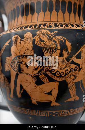 Amazonomachia: Attico Nikosthenic, personaggio rosso Krater, lato A ('Amazzoni in lotta con Greci') dettaglio, attratto dal Pittore Pronomos, 420-400 a.C. IV Foto Stock