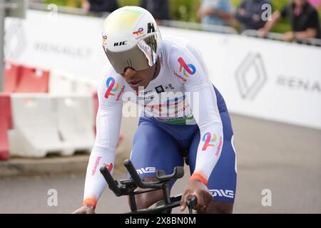 Laval, Francia. 23 maggio 2024. Lorrenzo Manzin di TotalEnergies durante le Boucles de la Mayenne 2024, fase 1 Prologo Espace Mayenne Laval, UCI Pro Series gara ciclistica il 23 maggio 2024 a Laval, Francia - foto Laurent Lairys/DPPI Credit: DPPI Media/Alamy Live News Foto Stock