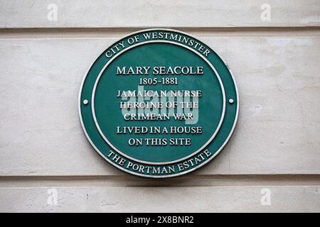 Londra, Regno Unito - 18 marzo 2024: Una targa verde in George Street a Londra, che segna il luogo in cui una volta viveva la famosa infermiera Mary Seacole. Foto Stock