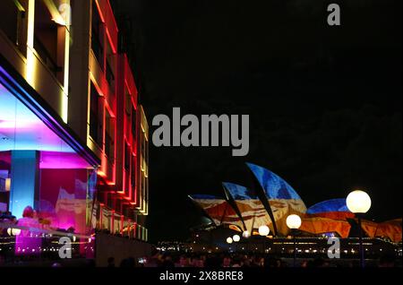 Sydney, Australia. 24 maggio 2024. La Sydney Opera House è illuminata per il Vivid Sydney Light Festival a Sydney, Australia, 24 maggio 2024. VIVID Sydney, una celebrazione annuale di creatività, innovazione e tecnologia, si tiene qui dal 24 maggio al 15 giugno di quest'anno. Credito: Ma Ping/Xinhua/Alamy Live News Foto Stock