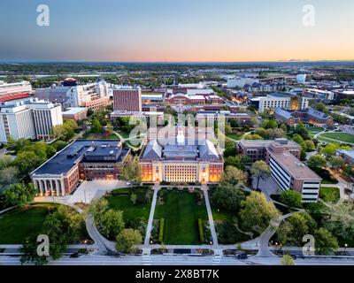 Lincoln, Nebraska, USA, paesaggio urbano affacciato sulla University of Nebraska al crepuscolo. Foto Stock