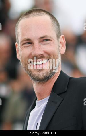 Cannes, Francia. 24 maggio 2024. John Robinson partecipa al Niki Photocall come parte del 77° Festival Internazionale di Cannes a Cannes, Francia, il 24 maggio 2024. Foto di Aurore Marechal/ABACAPRESS. COM credito: Abaca Press/Alamy Live News Foto Stock